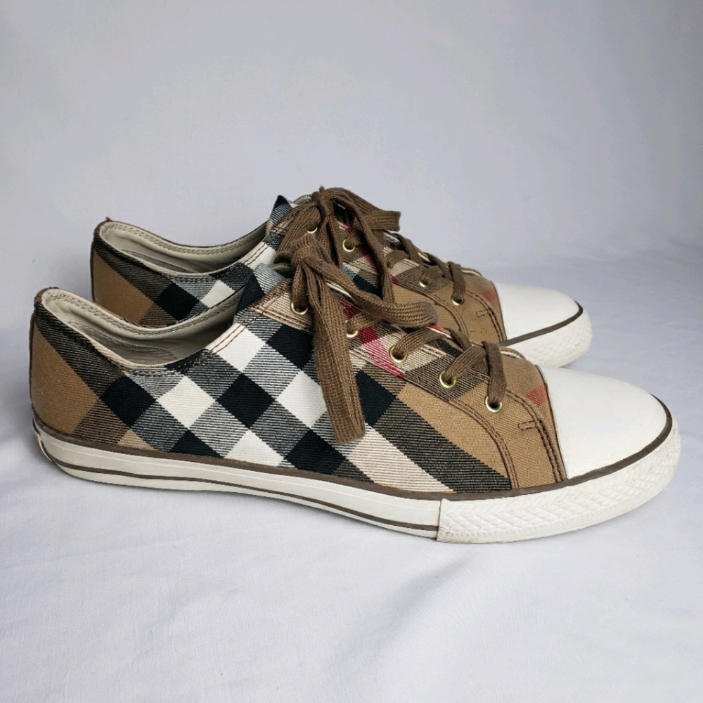 Burberry Lace Up Sneakers